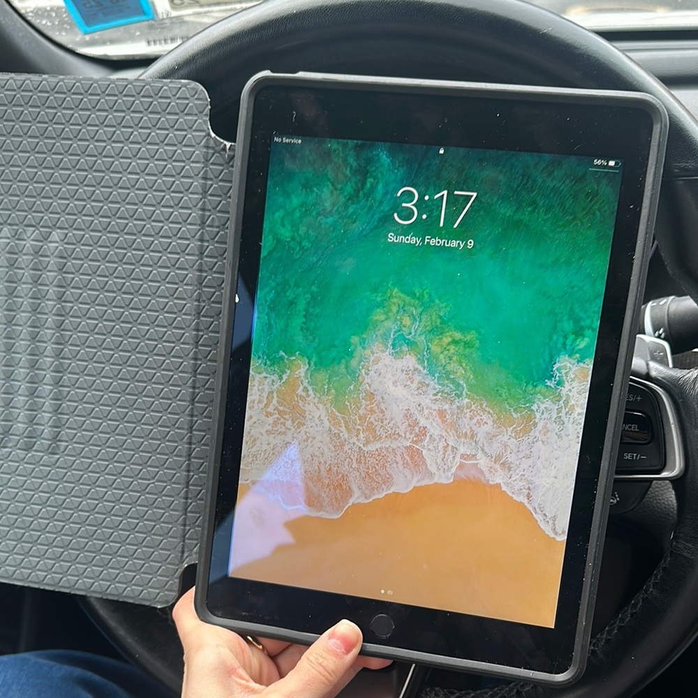 Apple Gray Tablet with Large Display and Vibrant Screen 2nd generation air